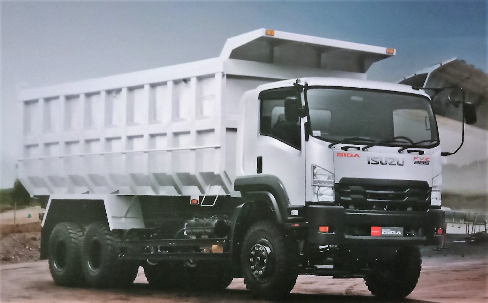 Mengenal New Isuzu GIGA Truk Tangguh Dan Irit Untuk Logistik Autosid