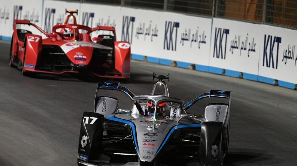 Nyck de Vries Memenangi Balapan Perdana Formula E Musim 2022