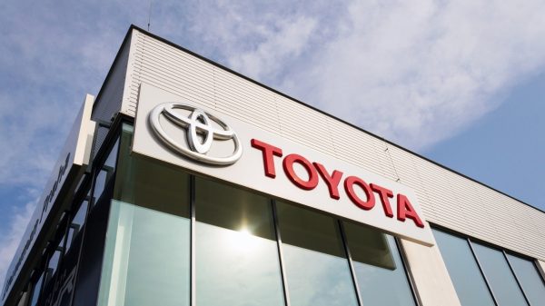 Kekurangan Suku Cadang, Toyota Tangguhkan Beberapa Produksi Mobil Mereka Di Jepang