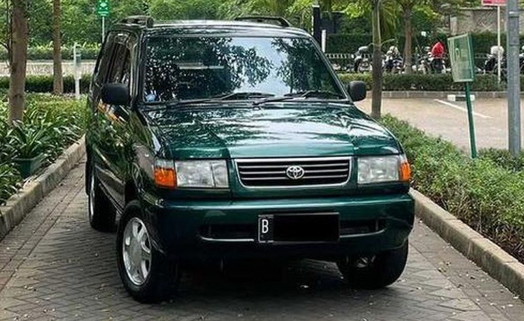 Toyota Kijang Kapsul (1998). 