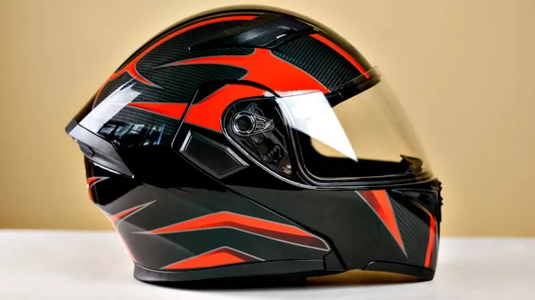 Flat visor helm.