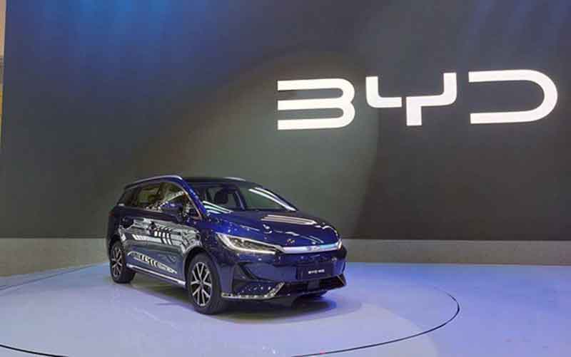 BYD M6